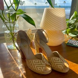 Seychelles Free to Raom Platform Pump